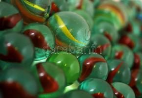 Nagy üveggolyó tétel, 87db kicsi és 7db nagy