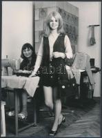 Lányok, idomok. 5 db jelzett MTI fotó. Balassa Ferenc felvételei