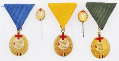 ~1970-1980. "30.+40.+50. Véradásért" 3db festett, aranyozott fém jelvény, mind mellszalago...