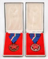 1951. "Közbiztonsági Érem" (2x) bronz és ezüst fokozatok a rendőrség tagjai részére, zománcozott Br kitüntetések mellszalagon, miniatűrrel tokban T:2