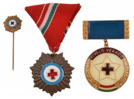 ~1970-1980. "Kiváló véradó" aranyozott, zománcozott fém kitüntető jelvény dísztokban + &qu...