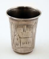 Antik orosz ezüst (Ag.) vodkás pohár, jelzett, mesterjeggyel (IEZ [= Izrail' Eszejevich Zahoder]), d: 4 cm, m: 5 cm, nettó 21 g /  Antique Russian silver (Ag.) vodka cup, with hallmark and maker's mark (IEZ [= Izrail' Eseevich Zakhoder]), d: 4 cm, h: 5 cm, net weight: 21 g