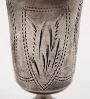 Orosz ezüst (Ag.) vodkás pohár, jelzett, mesterjeggyel ("S. R."), üveg betéttel, d: 3,5 cm...