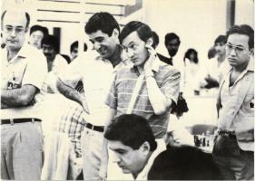 8 db MODERN sakkos motívumlap borítékban, fekete-fehér képek sakkbajnokságokról / 8 modern Chess mot...