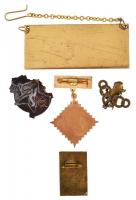 5db klf szocialista jelvény, közte "100km a Vörös Hadsereg nyomán" zománcozott fém jelvény...