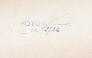 cca 1935 Foto Kaula: Díszmagyarba öltözött urak felvonulása a várban, pecséttel jelzett vintage fotó...