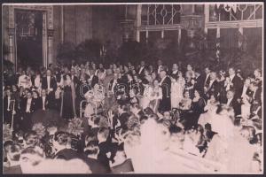 cca 1940 Horthy Miklós kormányzó és felesége a Vöröskereszt bálján 17x11 cm