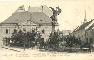 Budapest I. Honvéd szobor - emeltetett 1893-ban 72000 korona költségen, Gramer(?) József Fehérnemű és Függöny üzlete, kiadja Taussig Arthur