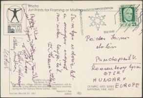 1980 A XIII. Téli Olimpiai Játékokon szereplő sportolók aláírása üdvözlőlapon, közte a vitatott körülmények között csak ezüstérmet szerző Sallay András-Regőczy Krisztina páros, a brit Jayne Torvill-Chris Dean páros, Betty Callaway edző, stb.