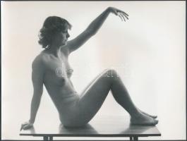 cca 1976 A dohányzó asztal legszebb éke, 4 db finoman erotikus vintage fotó, 18x24 cm / 4 erotic photos, 18x24 cm