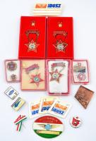 17db-os vegyes szocialista kitűző, jelvény és kitüntetés tétel, közte "Hungaria Guide", "Kiváló Dolgozó" T:2,2-