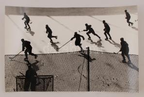 cca 1974 Gebhardt György (1910-1993): Küzdelem a korongért, feliratozott vintage fotóművészeti alkotás, 25x40 cm