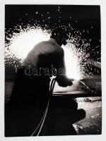 cca 1970 Gebhardt György (1910-1993): Ipari fény, aláírt vintage fotóművészeti alkotás, 39x29 cm