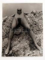 cca 1983 A halál angyala, jelzés nélküli vintage fotóművészeti alkotás, 40x30 cm