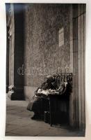 cca 1963 Dezső Pál: Szieszta, feliratozott vintage fotóművészeti alkotás, kiállítási emlékpecsétekkel, 40x23 cm