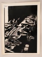 cca 1980 Kovácsműhely, jelzés nélküli vintage fotóművészeti alkotás, 40x30 cm