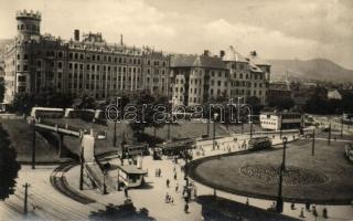 Budapest II. Moszkva tér, villamos és buszállomás, kiadja a Képzőművészeti Alap Kiadóvállalata (EK)