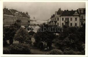 Ungvár, Uzhhorod; Kossuth tér, Mihalcsik Gyula üzlete / square, shop