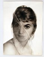 cca 1950 Belházy Dezső: Fehér portré, feliratozott vintage fotóművészeti alkotás, kiállítási emlékpecséttel, 40x30 cm