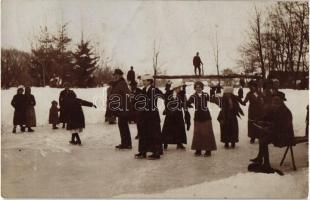 1914 Bodola, Budila; korcsolyázók / ice skaters, photo (fl)