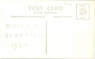 1938 Budapest VIII. Corvin üzletház piac a téren, utcai árusok, telefonfülke, posta, hirdetőoszlop. ...