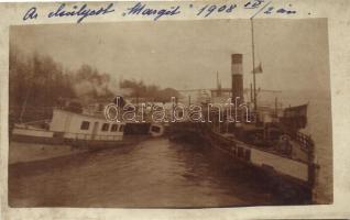 1908 Az elsüllyedt MFTR Margit gőzös / the sunken SS Margit, photo