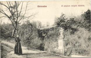 9 db RÉGI, fekete-fehér, városképes képeslap, köztük egy modern lappal, az egyik lapon alkalmi bélye...