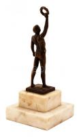 Győzelem, bronz szobor, jelzés nélkül, márvány talapzaton, m: 19 cm
