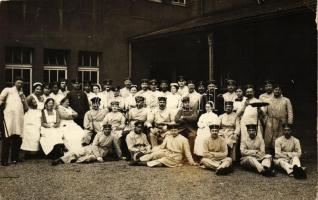 1915 Military hospital in Essen-Rüttenscheid(?), Germany, patients and nurses, photo (EK)