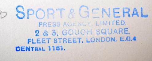 cca 1970 Angol két fedeles vadászgép,sajtófotó, Sport-General, Press Agency Limited, kis töréssel,  ...