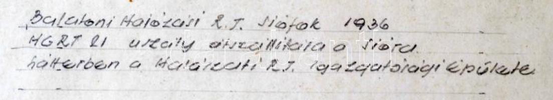 1936 Balatoni Hajózási R.T. Siófok, HGRT 21 uszály átszállítása a Sióra, háttérben a halászati R.T. ...
