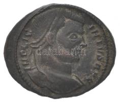 Római Birodalom / Siscia / I. Licinius 319. Follis Cu (2,56g) T:2,2- Roman Empire / Siscia / Licinius I 319. Follis Cu "IMP LIC-INIVS AVG / VICT.LAETAE PRINC PERP - .ASIS." (2,56g) C:XF,VF RIC VII 86.