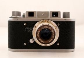 MOM Momikon fényképezőgép, Ymmar 1:3,5/50 mm  objektívvel, jó állapotban, eredeti objektív sapkával,...
