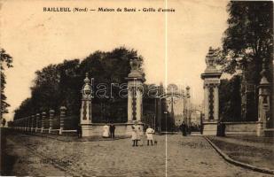 Bailleul, Maison de Santé, Grille dentrée / nursing home entrance, children (EK)