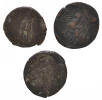 Római Birodalom 3db-os kisbronz tétel a IV. századból T:3
Roman Empire 3pcs of small bronze coins f...