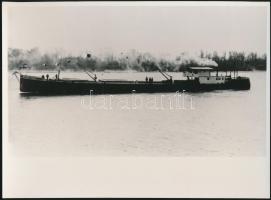 DDSG fotók későbbi nagyításai: Hajókapitányok, Vaskapu  vontató, Drina. 4 db fotó  18/x13 cm