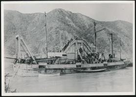 DDSG fotók későbbi nagyításai: Hajókapitányok, Vaskapu  vontató, Drina. 4 db fotó  18/x13 cm