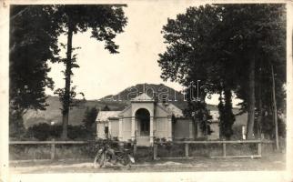 Szinérváralja, Seini; Papolczy kastély, motorkerékpár / castle, motorbicycle (EK)