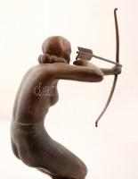 Kerényi Jenő (1908-1975): Íjász nő. Bronz, jelzett, márvány talapzaton, m:20,5 cm, árverési katalogu...