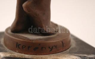 Kerényi Jenő (1908-1975): Íjász nő. Bronz, jelzett, márvány talapzaton, m:20,5 cm, árverési katalogu...