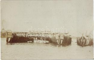 1916 SMS Temes kiemelése / pulling out process of SMS Temes, photo