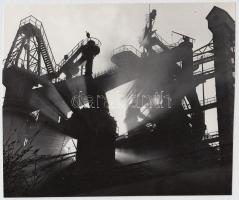 1970 Bárándy István: Vasmű (Dunaújváros), feliratozott vintage fotóművészeti alkotás, 17x21 cm