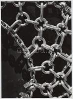 cca 1980 Gollob József: Láncháló, feliratozott vintage fotóművészeti alkotás, 24x18 cm