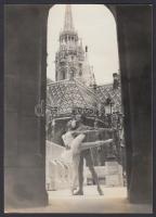 cca 1960 Balett bemutató a Halászbástyán, jelzés nélküli vintage fotó Kotnyek Antal (1921-1990) fotóriporter hagyatékából, 18x13 cm