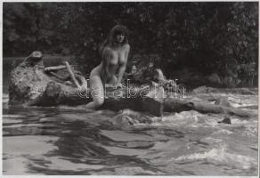 cca 1985 Hullámlovas, jelzés nélküli vintage fotóművészeti alkotás, 20x30 cm /  erotic photo, 20x30 cm