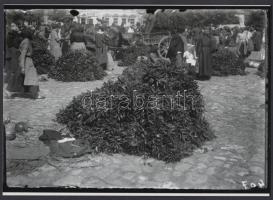 cca 1930 Szegedi paprika a piacon, Kerny István (1879-1963) hagyatékában őrzött üveglemez negatív modern nagyítása, 13x18 cm