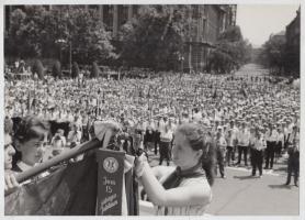 1960 Budapest, az úttörőmozgalom 15. születésnapjára rendezett ünnepség az Országház előtt és táboro...
