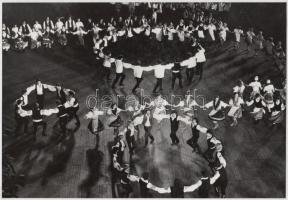 cca 1985 Budapesti néptánc fesztivál, vintage fotó, 16x23 cm