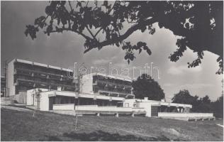 cca 1970 Balatonfüredi teraszos házak, Mikszáth Kálmán utca, háttérben a füredi vasútállomással,  Sá...