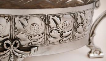 Josef Emanuel Margold stílusú füles kínáló, ezüstözött alpakka, jelzés nélkül, csiszolt hibátlan üve...